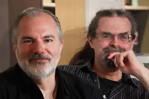 Piter V. Bret i Adrijan Čajkovski: Od veštačke inteligencije opasnija je veštačka glupost - slika 1