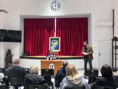 Roman „Moja ljubav Nikola Tesla“ oduševio čitaoce u Rumi - slika 1