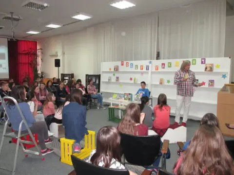 Druženje Roberta Takariča sa tinejdžerima u Boru - slika 1