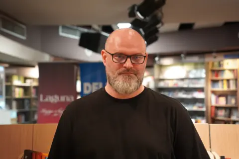 Darko Tuševljaković: Pokušavam da zavirim dublje u tamu - slika 1