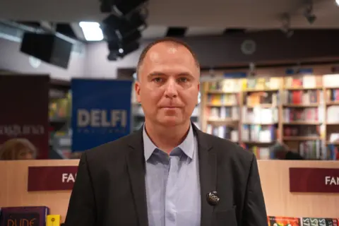 Neraskidive veze i emocije između dve daleke zemlje i dva naroda: promovisana knjiga „Dobre duše Sudana“ Viktora Lazića - slika 1