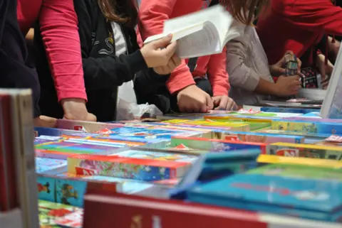 Promovisana autobiografija dr Neleta Karajlića „Fajront u Sarajevu“ - slika 1