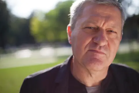 Nedeljnik – Intervju sa Draganom Velikićem - slika 1