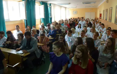 U Medicinskoj školi u Zemunu održana tribina o romanu „Helena ili o nemiru“ - slika 2