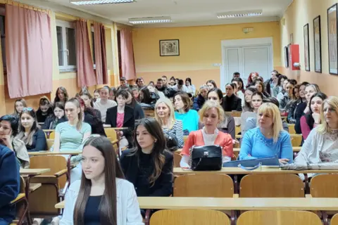 Roman „Tri hleba nasušna“ predstavljen u Zemunu i Trsteniku, a 10. maja promocija i u Frankfurtu na Majni - slika 2