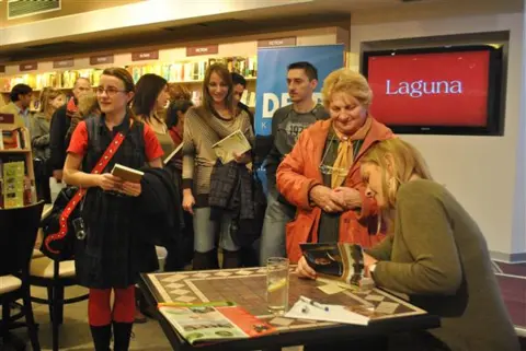 Dopunjeno izdanje knjige „Fajront u Sarajevu“ predstavljeno je danas u Delfi Caféu u SKC-u - slika 1