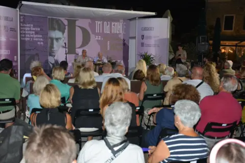 Vanja Bulić predstavio „Sinajski testament“ na „Trgu od knjige“ u Herceg Novom - slika 1