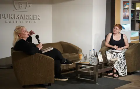 Priča o strašnoj sudbini genijalne žene koja je preživela i rodila Leonarda da Vinčija: Roman „Katerinin osmeh“ bio tema 123. tribine Laguninog književnog kluba - slika 1