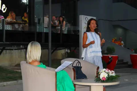 Spektakl u Vranju na književnoj večeri Jelene Bačić Alimpić - slika 2