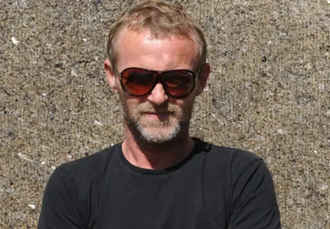 Ju Nesbe: Intimno sam vezan za Srbiju, uskoro dolazim - slika 1