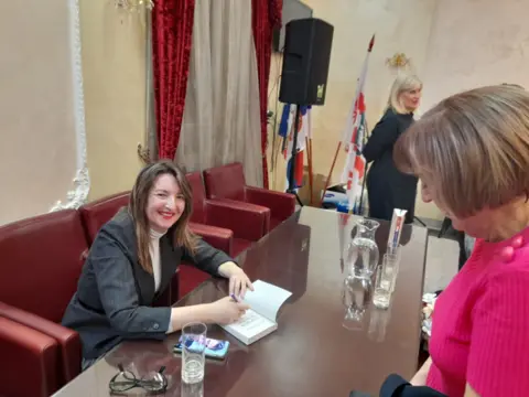 Roman „Moja ljubav Nikola Tesla“ predstavljen čitaocima u Lazarevcu - slika 1