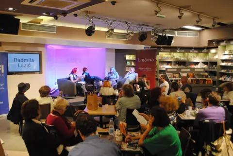 Predstavljena knjiga „Ugrizi život“ Radmile Lazić - slika 1