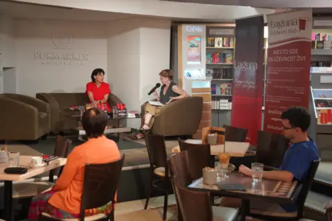 Uzbudljiva priča o političkim previranjima, tajnim službama i borbi za ljubav i umetnost: roman „Prevodilac“ bio tema 125. tribine Laguninog književnog kluba - slika 3