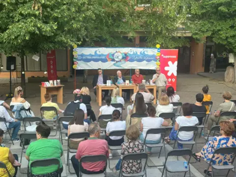 Književno veče Laguninih satiričara u Zvorniku - slika 1