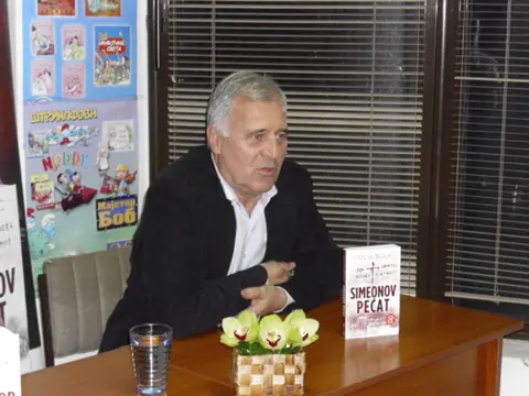 Vanja Bulić predstavio knjigu „Simeonov pečat“ građanima Aleksinca i Lapova - slika 1