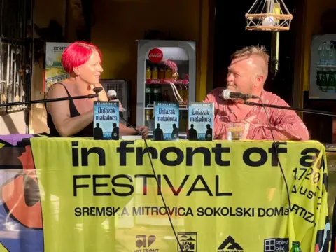 Rosić predstavio „Dolazak matadora“ u Sremskoj Mitrovici - slika 1