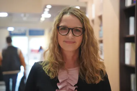 Slovenačka autorka Bronja Žakelj predstavila pred beogradskim čitaocima hit knjigu „Belo se pere na devedeset“ - slika 1