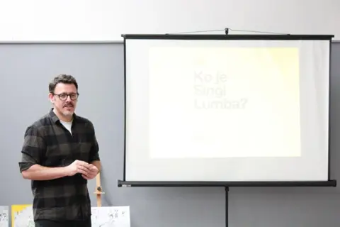 Predstavljena nesvakidašnja slikovnica „Singi Lumba i Drvo čarobnih olovaka“ u Dečjem kulturnom centru u Beogradu - slika 1