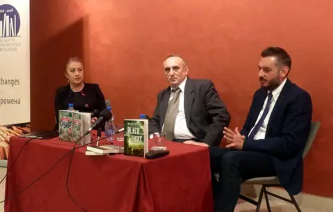 Dva pisca traže lica - slika 1