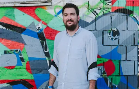 Stefan Tićmi: Moler namiriše vlagu, pisac namiriše priču - slika 1