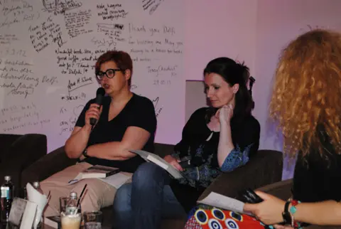 Predstavljen roman „S tobom, na odstojanju“ Karle Gelfenbejn - slika 4