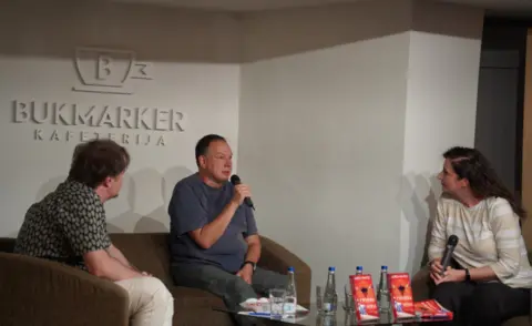 Krimi priča kao poprište za porodičnu dramu – predstavljena „Crvena voda“ Jurice Pavičića - slika 1