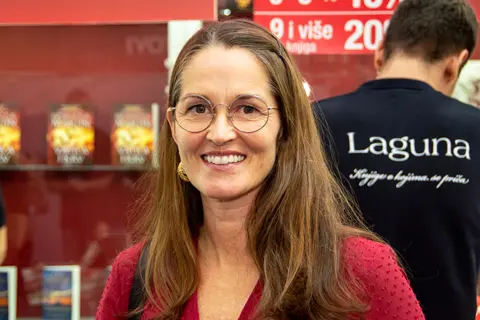 Sofija Lundberj, književnica: Znak pitanja je zaista pola srca - slika 1