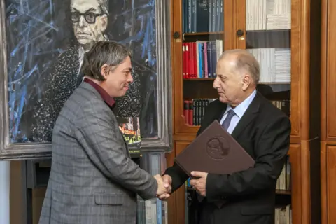 Dejanu Stojiljkoviću svečano uručena Andrićeva nagrada - slika 1