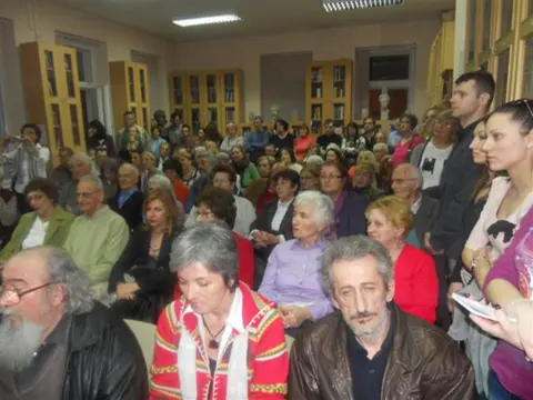 „Majke poznatih“ Jovana Ćirilova predstavljene u Novom Sadu - slika 1