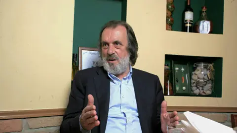 Vuk Drašković: Ludaci svuda, a ludnice zatvorene - slika 1