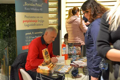 Pisci poželeli dobrodošlicu čitaocima u Delfi knjižari u Knezu - slika 5