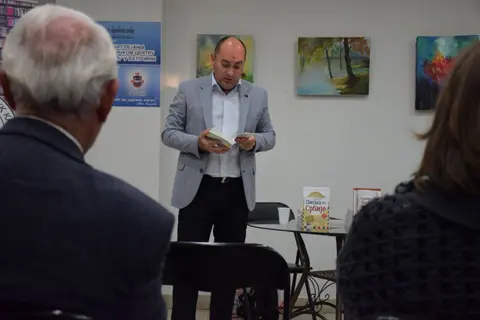 Roman „Srbijo, Bog ti pomogo“ predstavljen u biblioteci u Batočini - slika 1