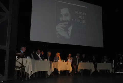 Predstavljena monografija „Dragan Gaga Nikolić – Gospodin mangup“ o Draganu Nikoliću - slika 1