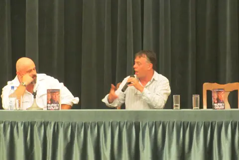 Dr Nele Karajlić u Banja Luci promovisao knjigu „Fajront u Sarajevu“ - slika 1