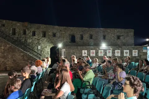 Održano književno veče Zorana Kostića Caneta u Herceg Novom - slika 3