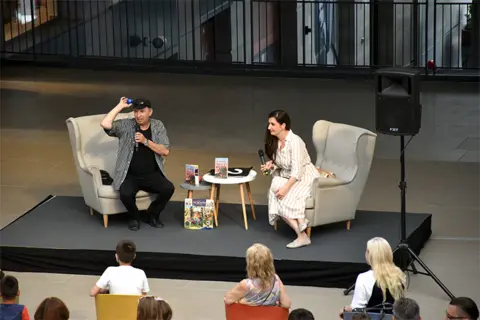 Sjajna zabava na promociji novog romana Uroša Petrovića - slika 1