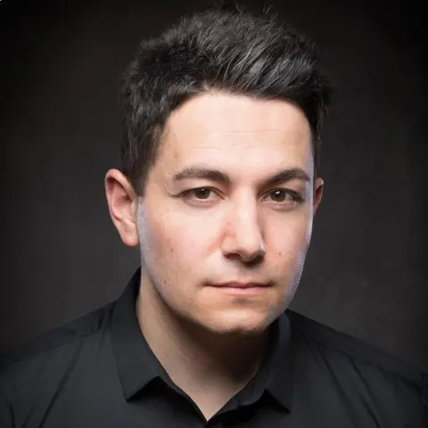 Kris20Vitaker20C2A920David20Calvert2028129