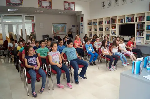 „Urnebesna fizika“ i „Avanture Kraljevića Marka“ u Banjaluci i Prijedoru - slika 2