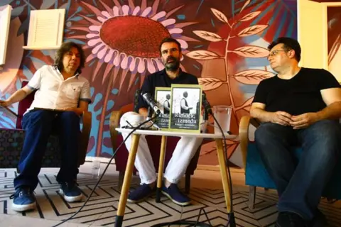 Predstavljena knjiga „Rundek, između“ na Prvom festivalu muzičkog dokumentarnog filma „Dok ʹnʹ Ritam“ - slika 1