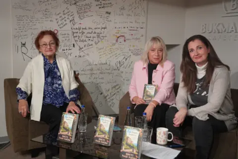 Priča i junaci koji ostaju sa nama još dugo pošto završimo poslednju stranicu: Roman „Bdeti nad njom“ bio tema 128. Laguninog književnog kluba - slika 1