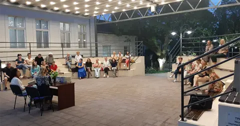 Promocija romana ,,Dok svetac bdi“ u Smederevskoj Palanci: Među svojima - slika 1