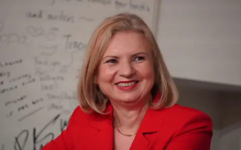 Mačak spašava knjige - slika 1