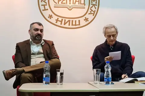Roman „Zidanje ambisa“ predstavljen u Nišu - slika 1