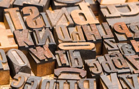 Mirko Demić potpisuje knjigu „Ruža pod ledom“ u Kragujevcu 17. marta - slika 1