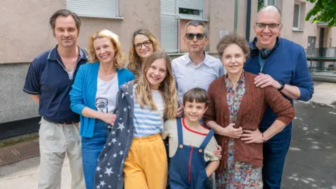 Počelo snimanje filma po romanu Bronje Žakelj „Belo se pere na devedeset“ - slika 1