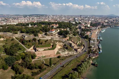 U prodaji reprezentativna foto-monografija „Moj Beograd“ Dragoljuba Zamurovića - slika 4