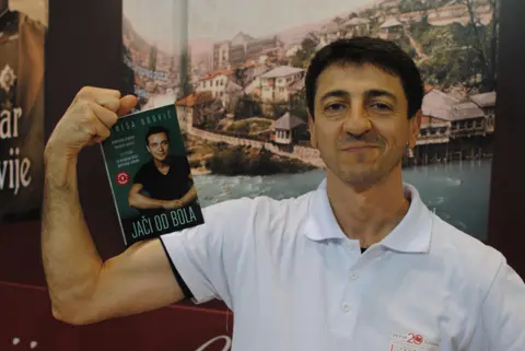 Predstavljena zbirka humorističkih priča „Zovem se Mama“ - slika 1