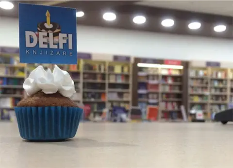 Marko Popović na proslavi prvog rođendana knjižare Delfi u Zrenjaninu - slika 1