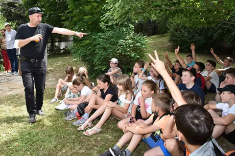 Ponovo zajedno: Uroš Petrović i mališani na 64. Zmajevim dečjim igrama - slika 3