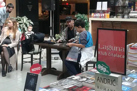 Uroš Petrović: Nestašni skupljač bumeranga - slika 1